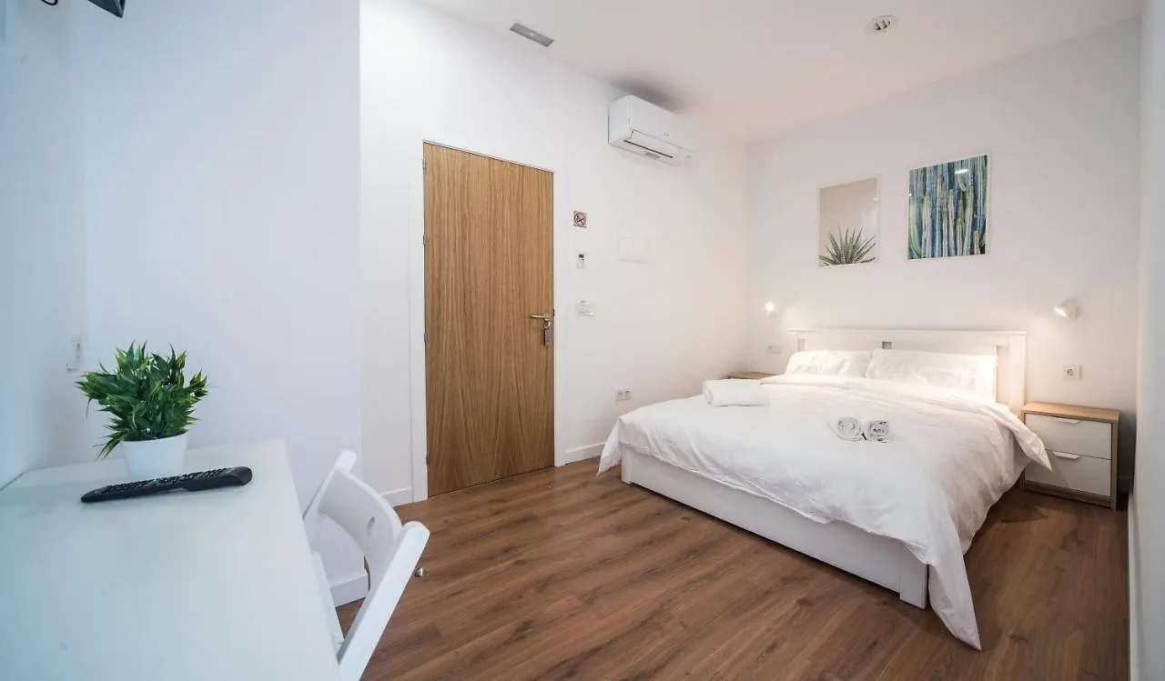 Le Petit Palue Sevilla Guest house